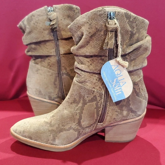 Sofft Shoes - Sofft aqua nwt waterproof snakeskin print soft sueded leather slouch heeled boot